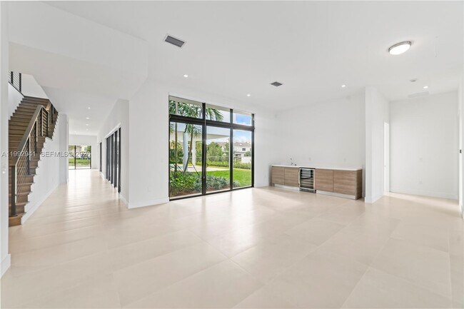 Foto del edificio - 16680 Botaniko Dr N