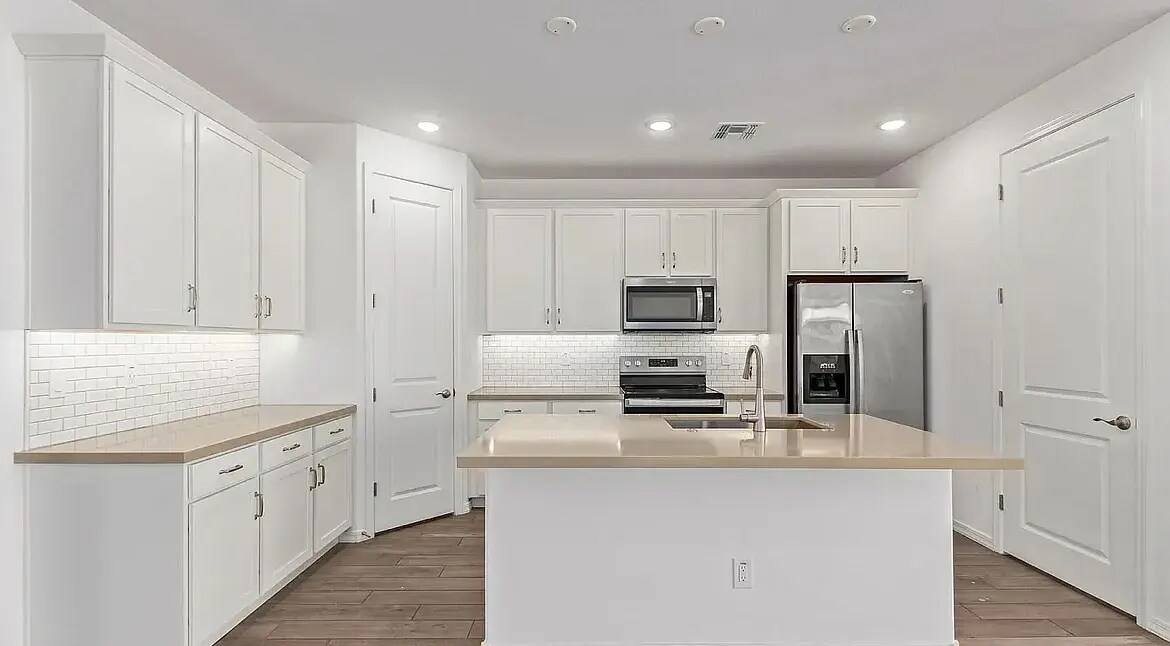 Foto del edificio - 15128 W Hadley St