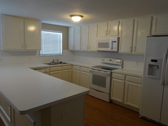 Foto del edificio - 8812 Crestbrook Drive