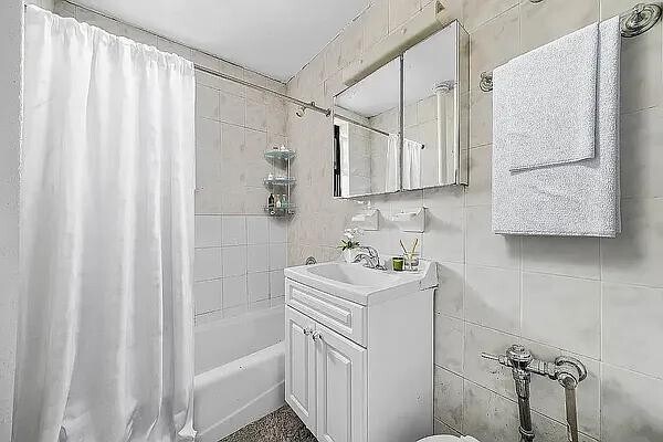 Foto del edificio - 215 W 101st St