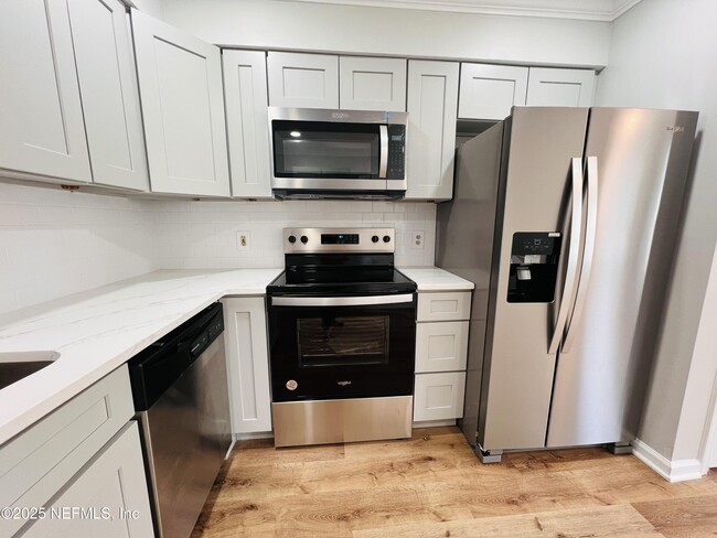 Building Photo - 5523 Cabot Dr N