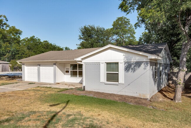 Building Photo - 13636 Littlecrest Dr