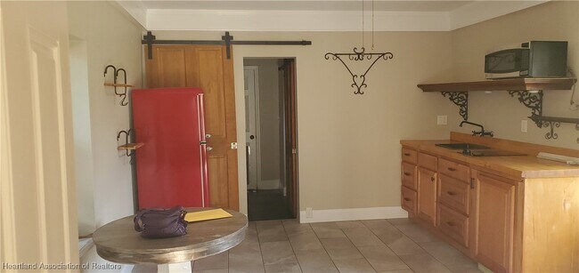 Foto del edificio - 2650 Lakeview Dr