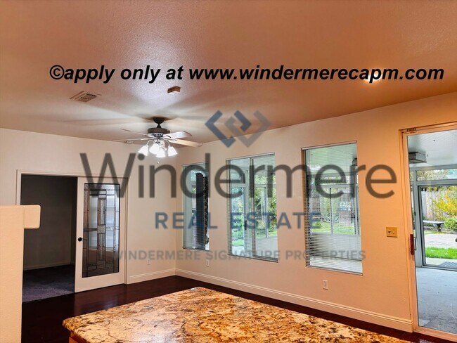 Foto del edificio - Bright & Spacious Two-Story home in Natomas Park!!