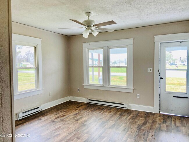 Building Photo - 123 N Carolina Hwy 343 S
