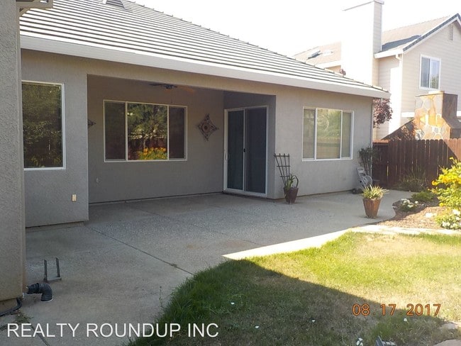 Building Photo - 9721 Toscano Dr