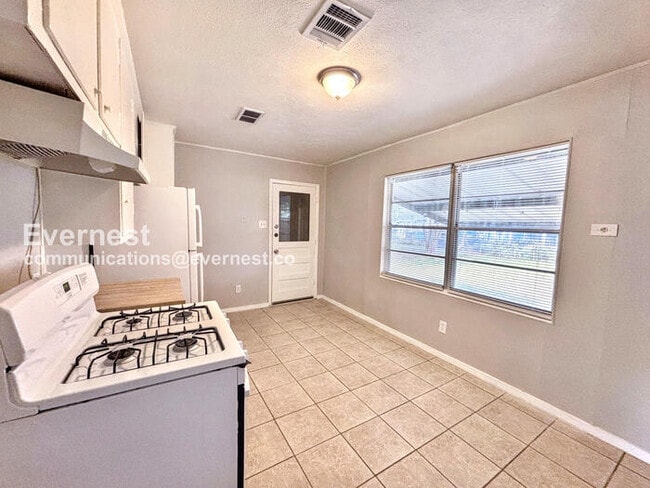 Building Photo - 3719 Dumbarton Rd