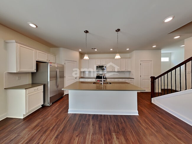 Foto del edificio - 648 Carnaby Ln