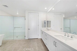 Building Photo - 3404 Rivington