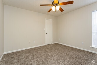 2BR, 2BA - 1,052SF - Oak Alley Apartments