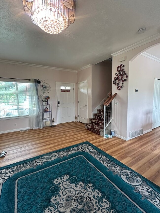 Building Photo - Gorgeous Home!!!
