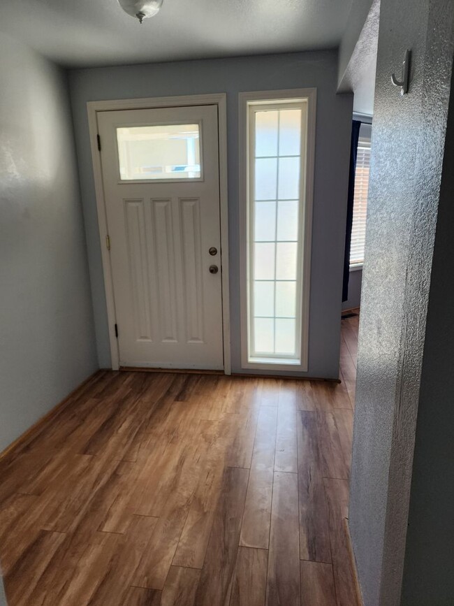 Building Photo - 3 Bedroom Single Family Home in Central Point