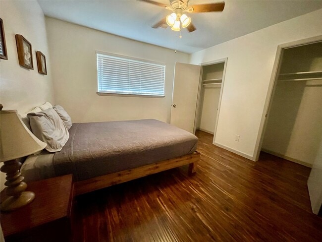 Building Photo - 9775 Pine Lake Dr