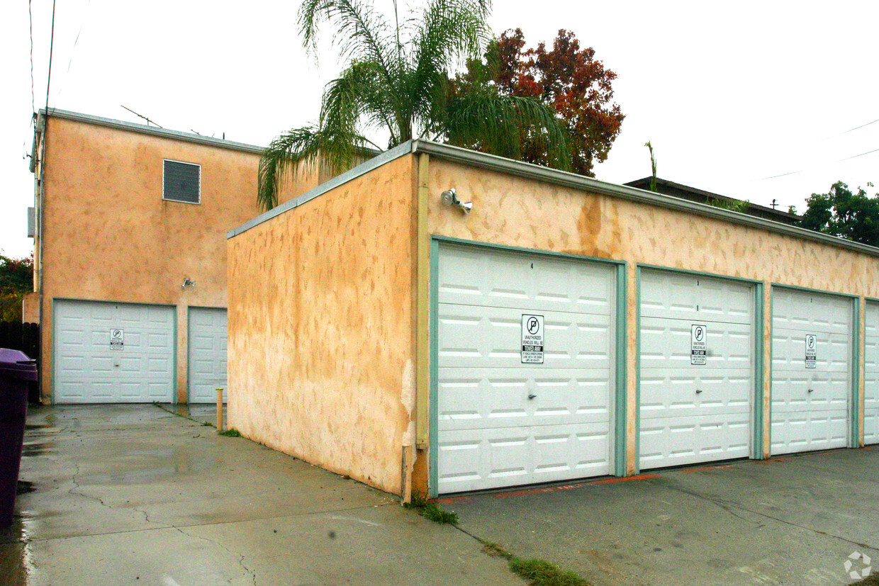Foto del edificio - 4561-4565 E 14th St