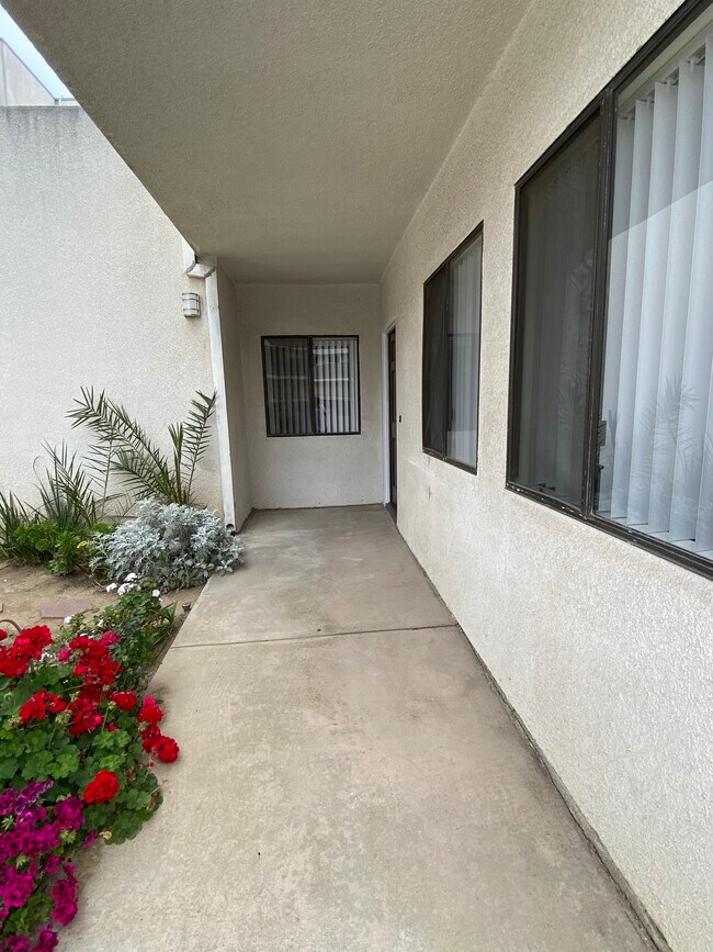 Foto del edificio - 4045 W 182nd St