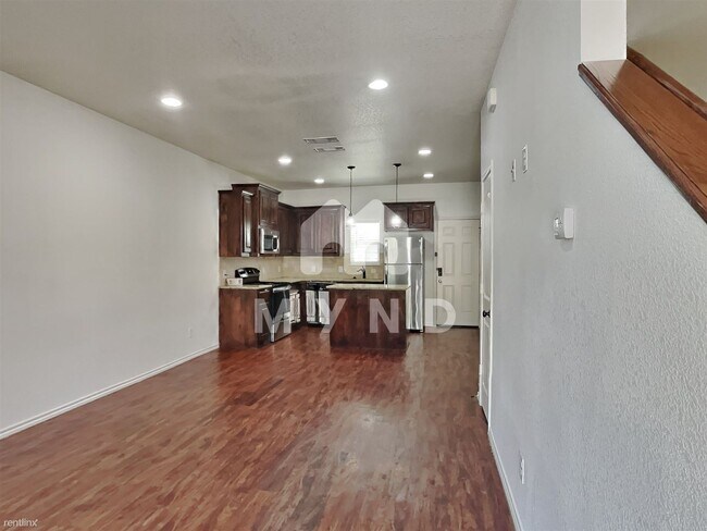 Building Photo - 3 br, 2.5 bath House - 605 Picnic Ct