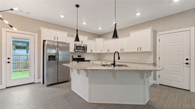 Building Photo - 334 W Kinniburgh Dr