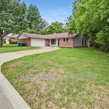 Building Photo - 1329 E Windsor Dr