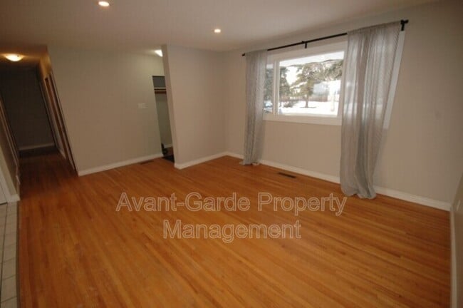 Building Photo - 16419-16105 105 Ave NW