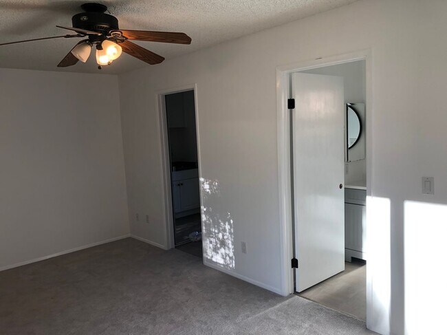 Building Photo - 12589 Nacido Dr