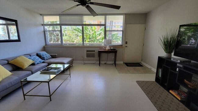 Foto del edificio - 101 N Birch Rd