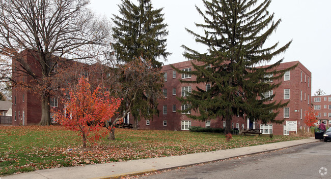 Building Photo - Colonial Park