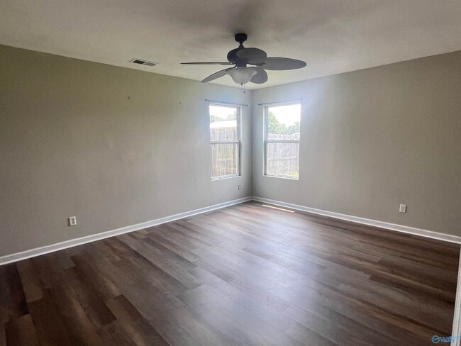 Building Photo - 15281 Tyler Mill Dr