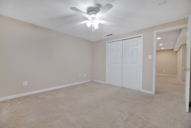 Building Photo - 2540 Kirklyn St
