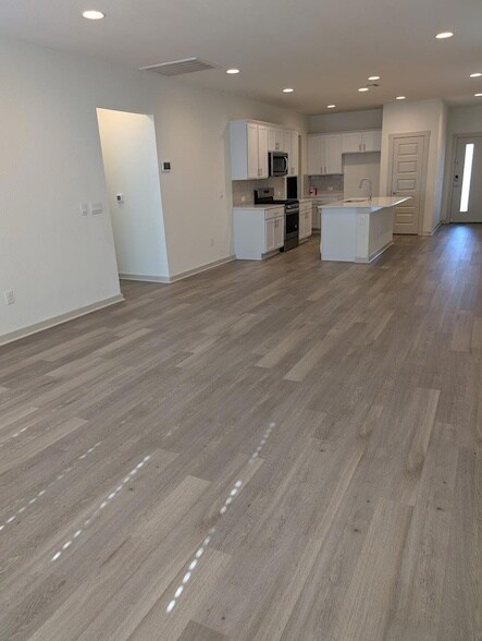 Foto del edificio - 7705 Jackson Graham Dr