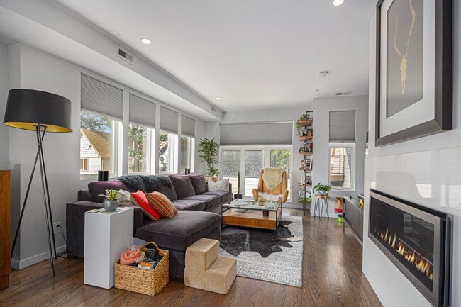 Foto del edificio - End unit 2bed/2.5 bath plus bonus office/r...