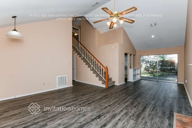 Building Photo - 3805 Waxwing Cir S