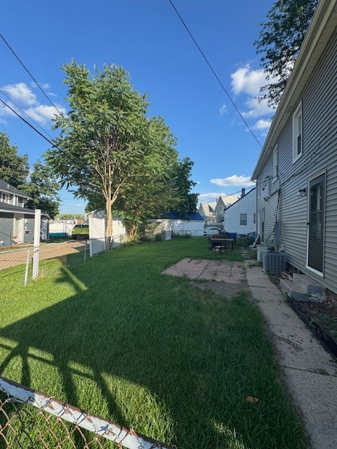 Direct access to yard - 133 14th Ave SW
