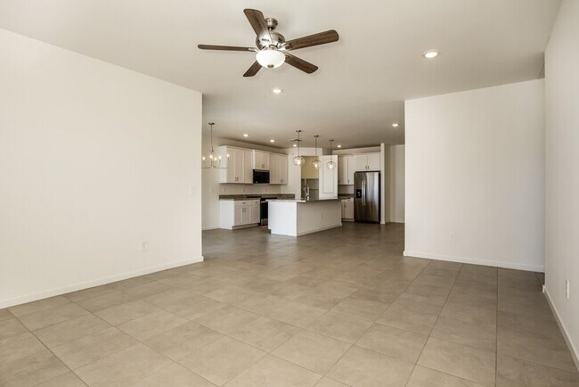 Foto del edificio - 24404 Grove St