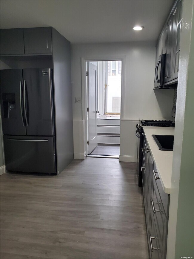 Building Photo - 542 Puritan Dr