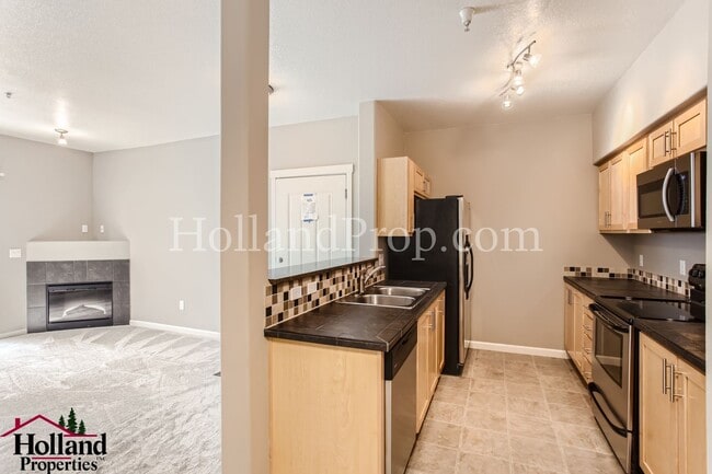 Building Photo - Prime Portland Westside Condo – Available Now
