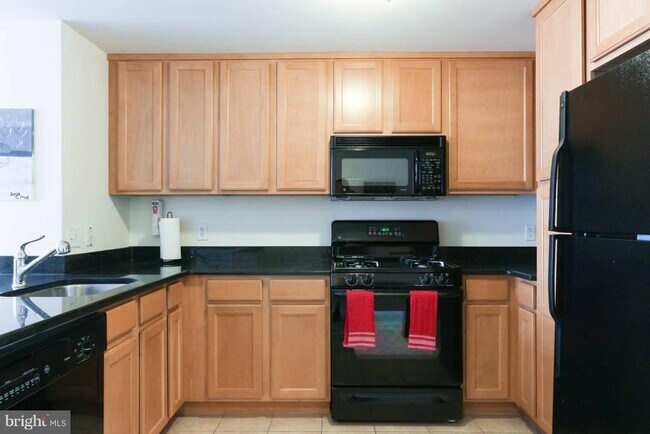 Building Photo - 355 I St SW