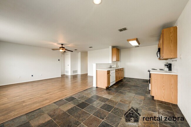 Building Photo - South Fort Worth: Three bedroom