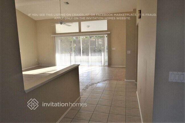 Foto del edificio - 433 Lake of the Woods Dr