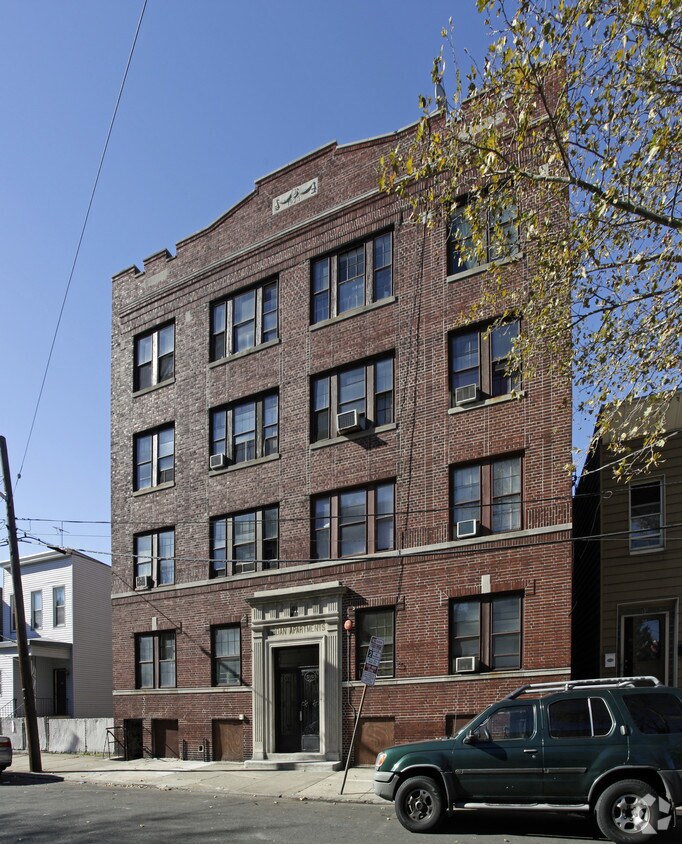 Primary Photo - 91 Jordan Ave