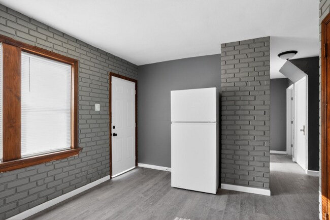 Building Photo - 5000 Plover Ave