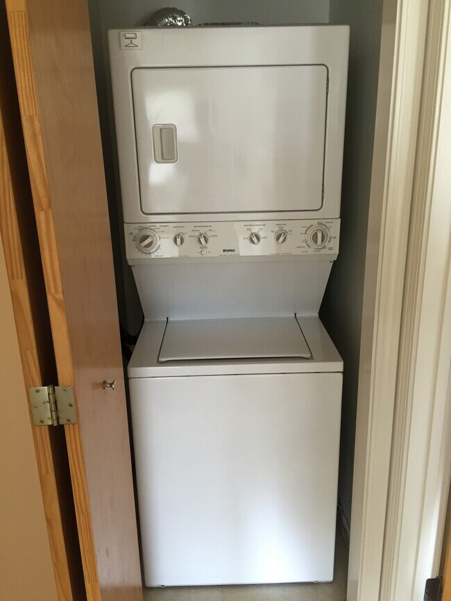 Washer/dryer in unit - 2001 McAllister St