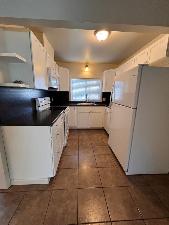 Building Photo - 56-0404