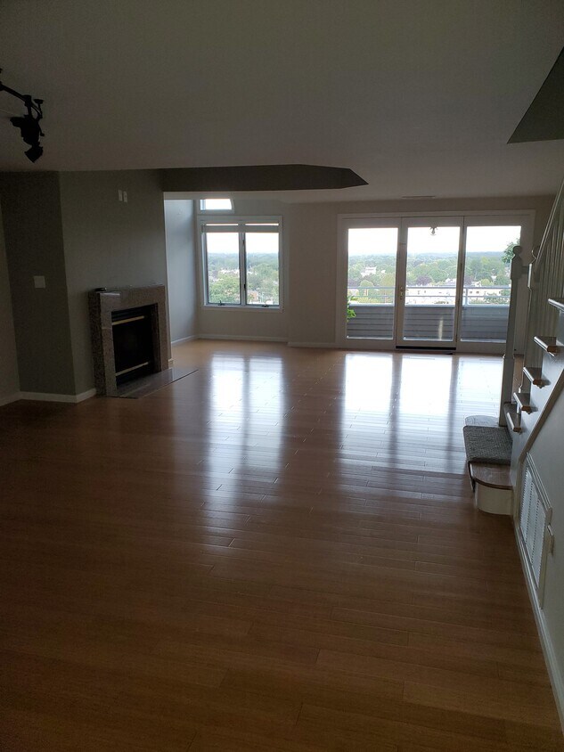 400 Meshanticut Valley Pky Unit 15, Cranston, RI 02920 Condo for Rent