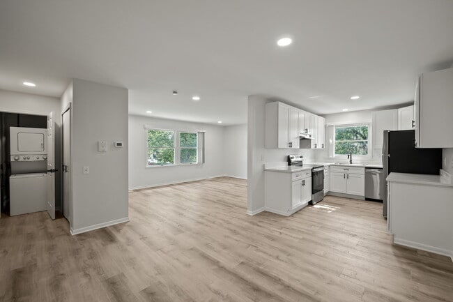 Building Photo - Chestnut Oaks