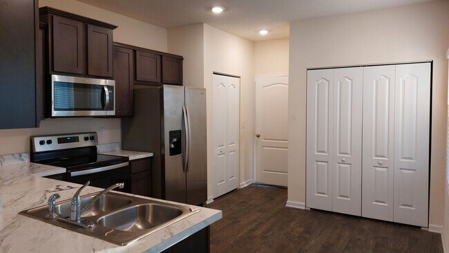 Building Photo - Townhome in Baymeadows
