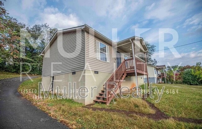 Building Photo - 1321 Baker Ave