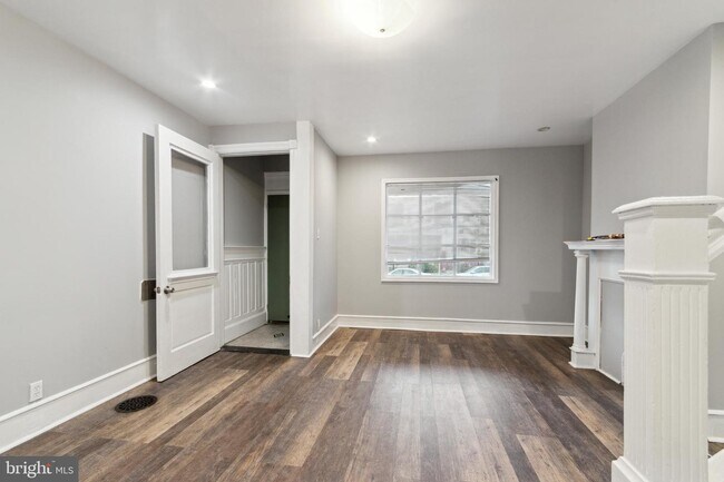 Building Photo - 521 S 57th St