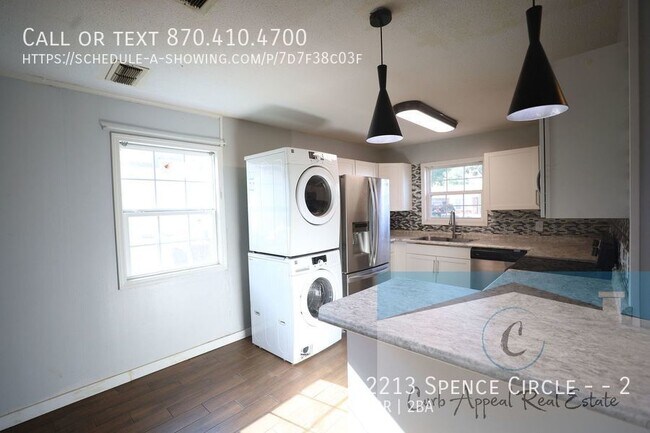 Building Photo - Beautifuly renovated 2 bed / 1.5 bath dupl...