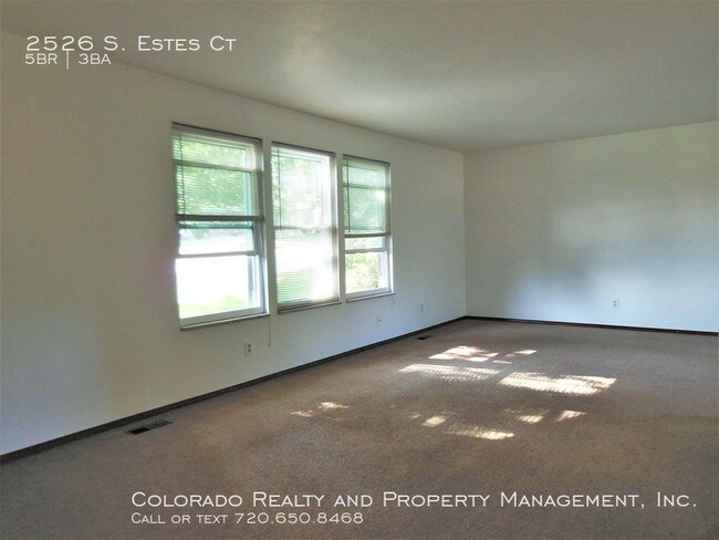Foto del edificio - Gorgeous 5 bedroom Home in Lakewood
