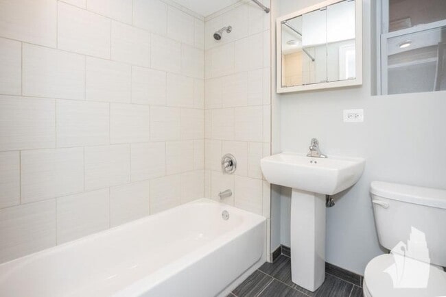 Building Photo - 2 bedroom in Chicago IL 60614